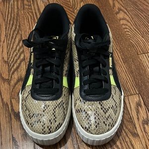Platform snake skin puma sneaker Womens 7.5 great condition